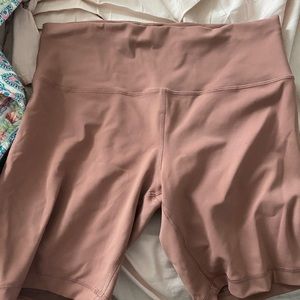 Lululemon 6 inch Wunder Train shorts